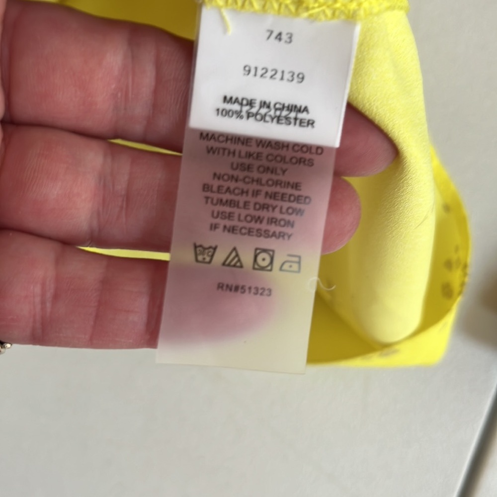 Vince Camuto size XXS yellow print v-neck silky blouse 3/4 bell sleeve - Picture 12 of 15